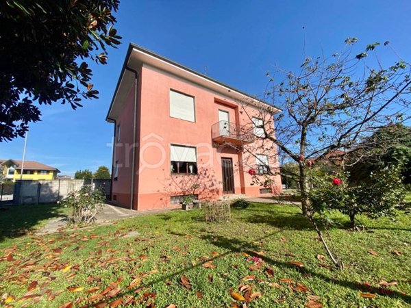 casa indipendente in vendita a Cameri