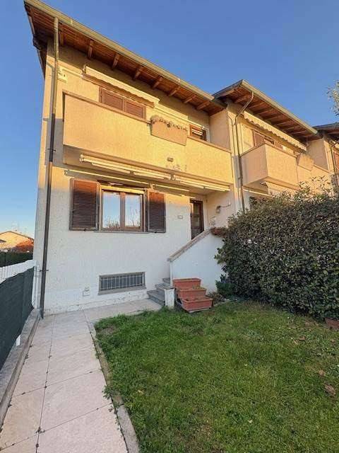 casa indipendente in vendita a Cameri