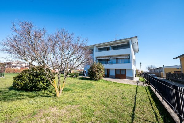 casa indipendente in vendita a Cameri