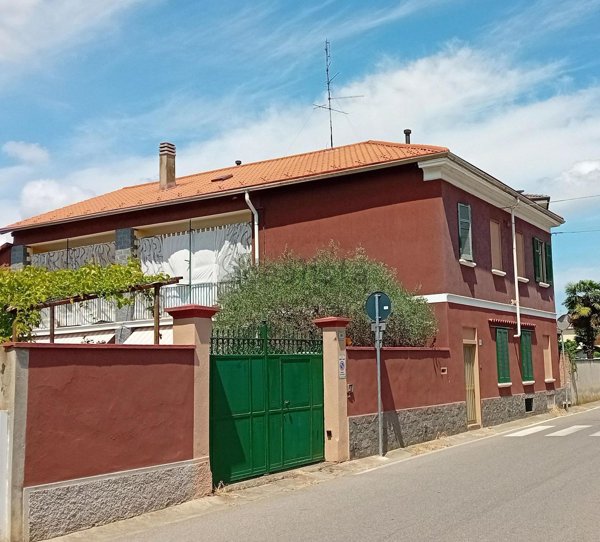 casa indipendente in vendita a Cameri
