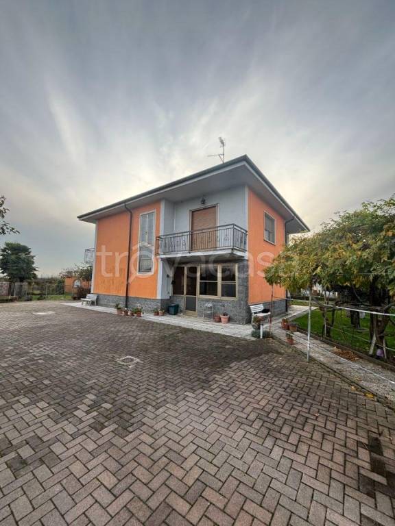 casa indipendente in vendita a Cameri