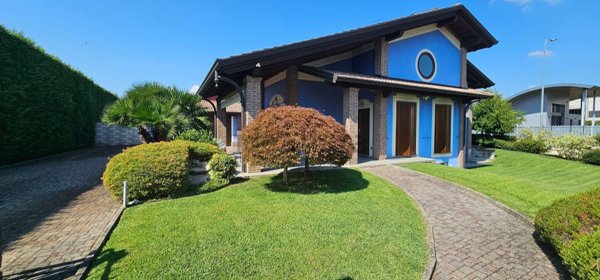 casa indipendente in vendita a Cameri