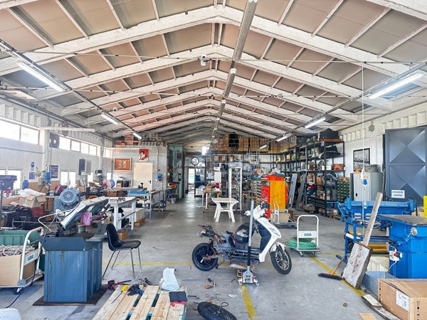 capannone in vendita a Cameri