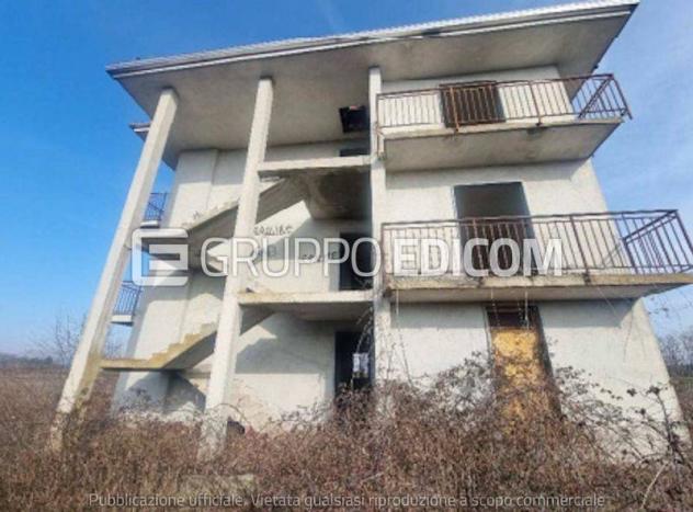 locale commerciale in vendita a Cameri