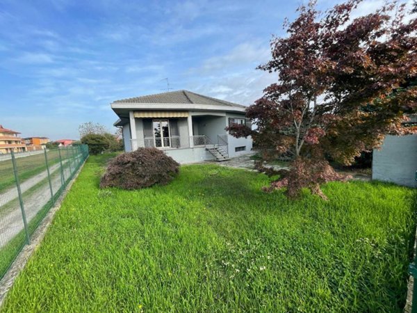 casa indipendente in vendita a Cameri