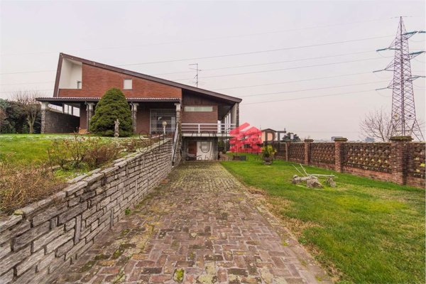 casa indipendente in vendita a Cameri