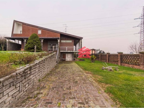 casa indipendente in vendita a Cameri