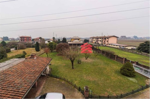 casa indipendente in vendita a Cameri in zona Nivellina