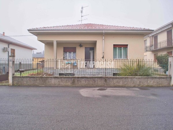 casa indipendente in vendita a Cameri