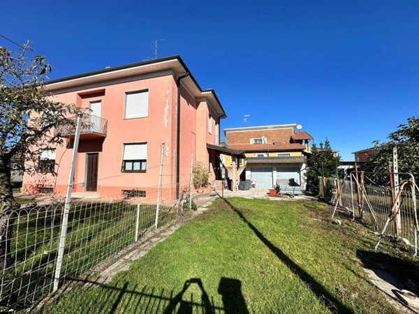 casa indipendente in vendita a Cameri