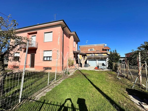 casa indipendente in vendita a Cameri