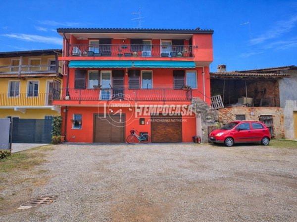 casa indipendente in vendita a Cameri