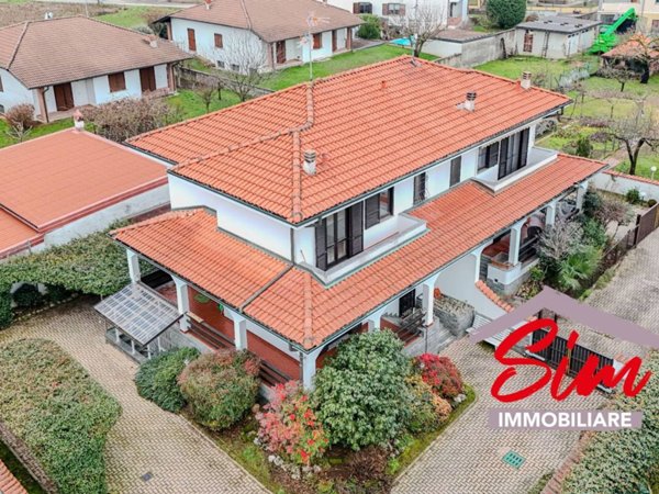 casa indipendente in vendita a Cameri