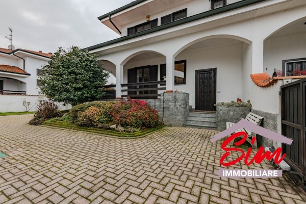 casa indipendente in vendita a Cameri