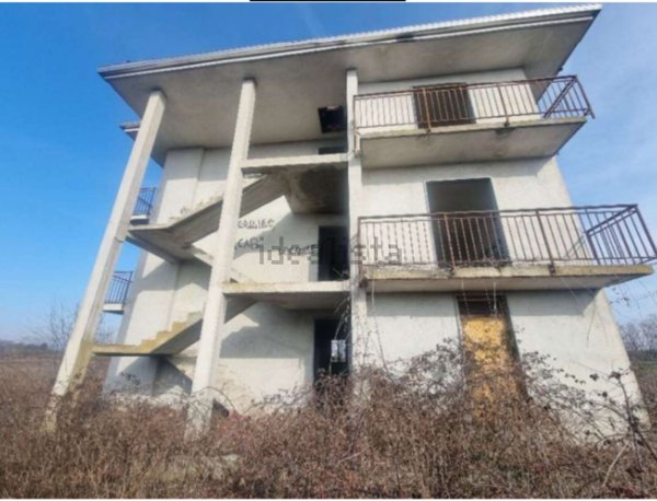 casa indipendente in vendita a Cameri