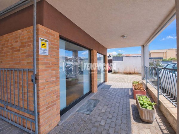 ufficio in vendita a Cameri