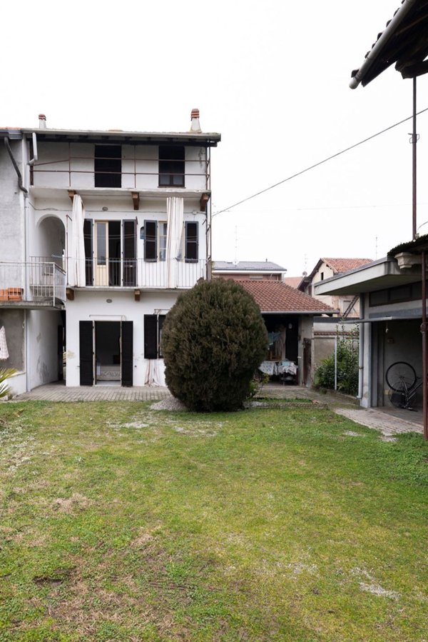 casa indipendente in vendita a Cameri