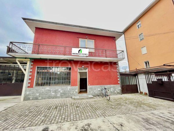 casa indipendente in vendita a Cameri in zona Nivellina