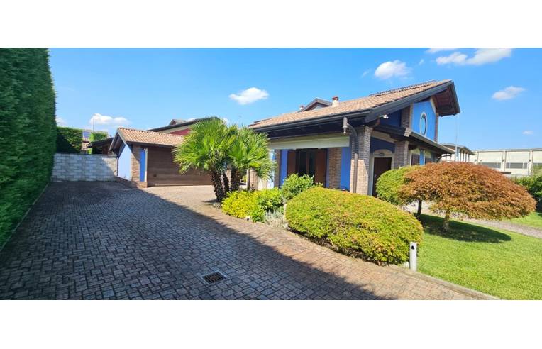 casa indipendente in vendita a Cameri