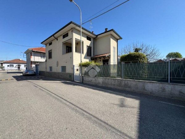 casa indipendente in vendita a Cameri