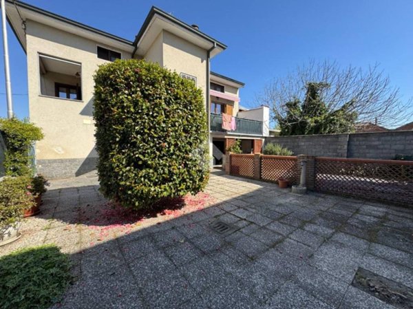 casa indipendente in vendita a Cameri