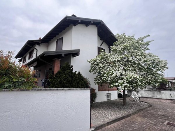 casa indipendente in vendita a Cameri