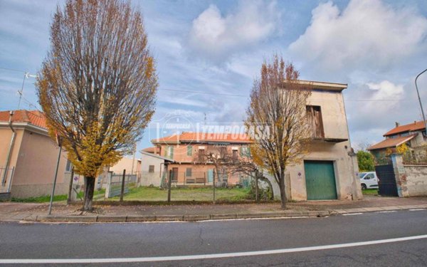 casa indipendente in vendita a Cameri in zona Nivellina
