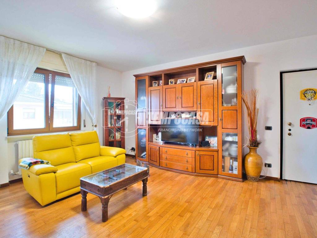 appartamento in vendita a Cameri in zona Nivellina