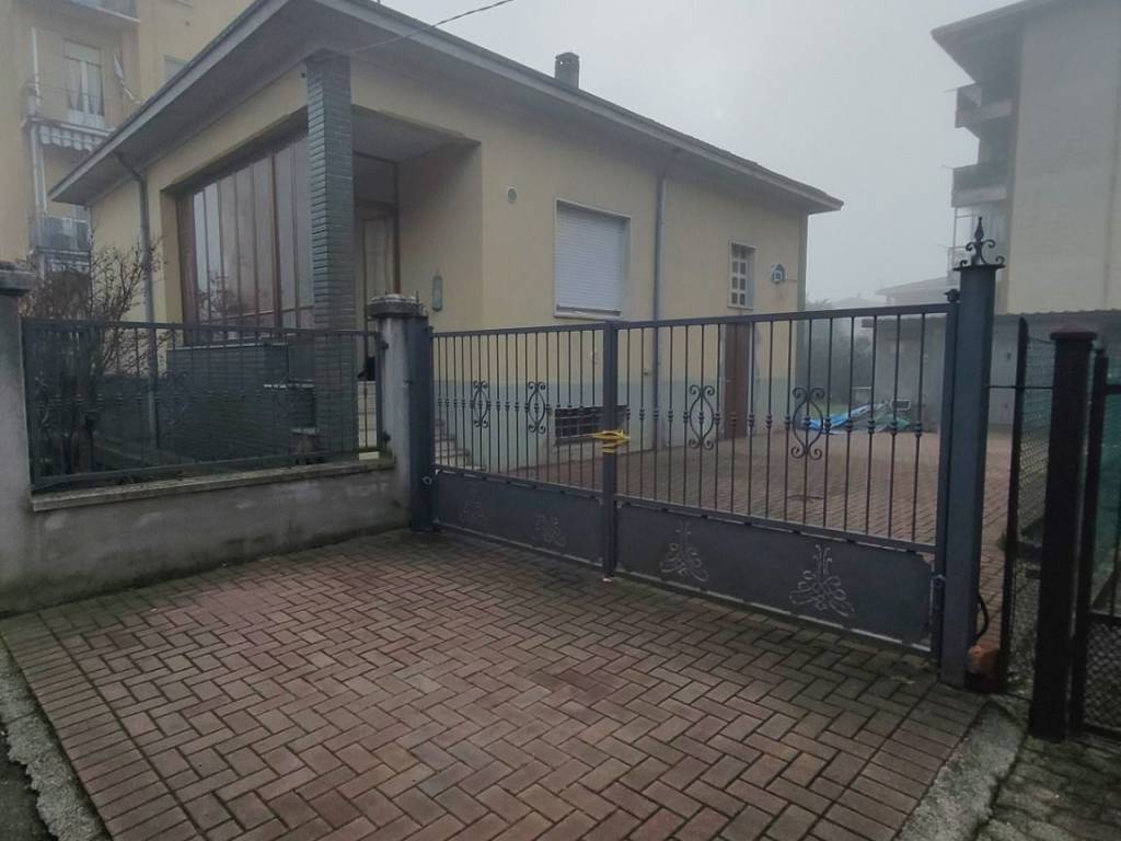 casa indipendente in vendita a Cameri