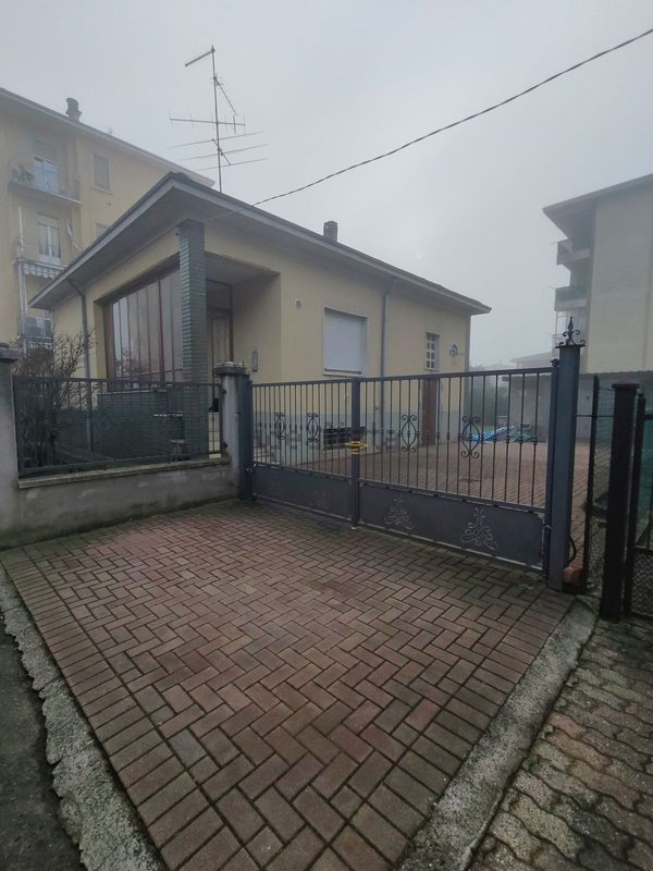 casa indipendente in vendita a Cameri