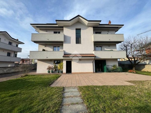 appartamento in vendita a Cameri in zona Nivellina