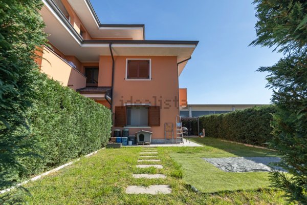 appartamento in vendita a Cameri in zona Nivellina