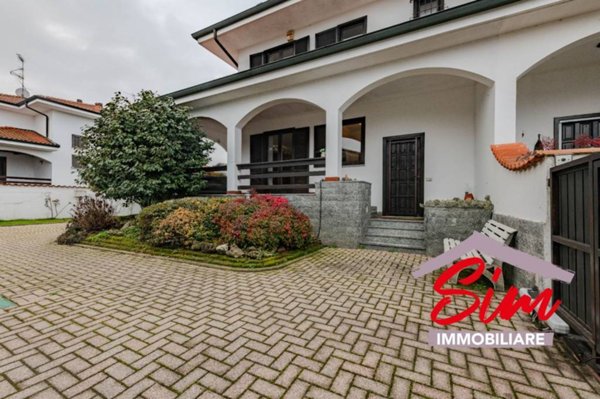 casa indipendente in vendita a Cameri in zona Nivellina