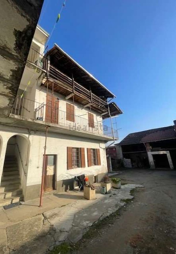 appartamento in vendita a Cameri in zona Nivellina