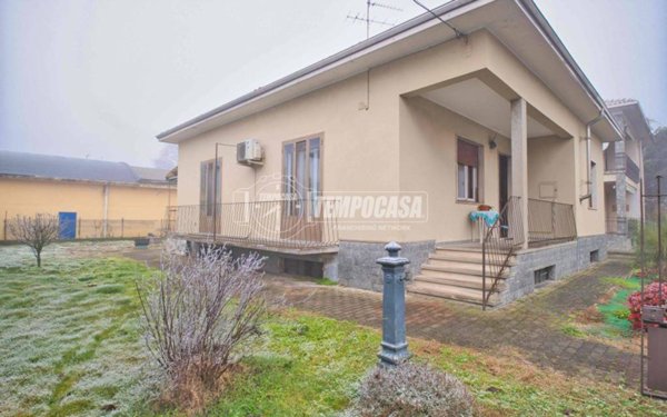 casa indipendente in vendita a Cameri