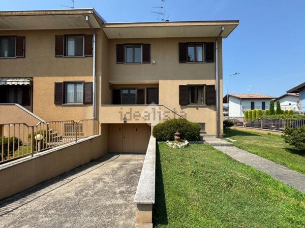casa indipendente in vendita a Cameri