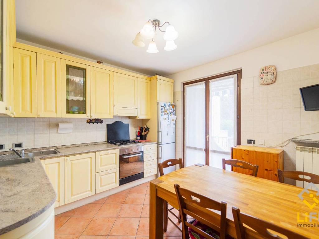 casa indipendente in vendita a Cameri in zona Nivellina