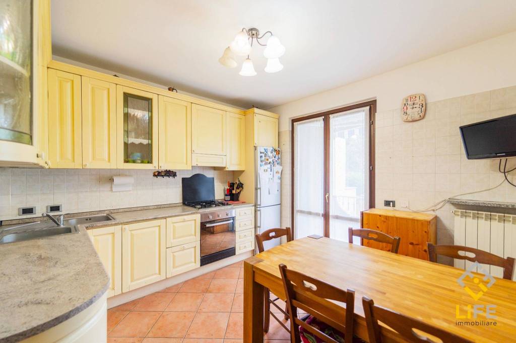 casa indipendente in vendita a Cameri in zona Nivellina