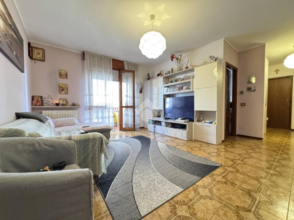 appartamento in vendita a Cameri in zona Nivellina