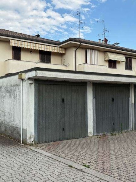 casa indipendente in vendita a Cameri in zona Nivellina