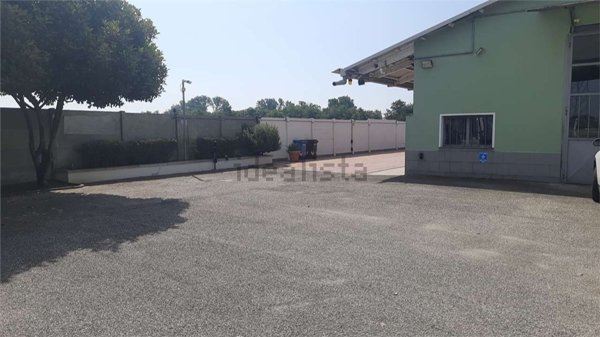 locale di sgombero in vendita a Cameri in zona Nivellina