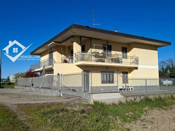 casa indipendente in vendita a Cameri