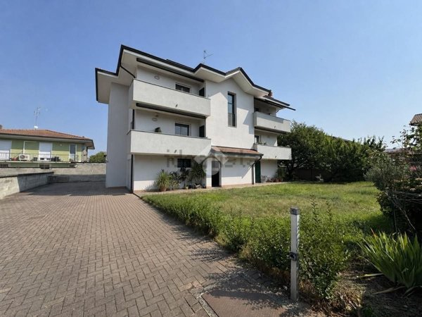 appartamento in vendita a Cameri in zona Nivellina