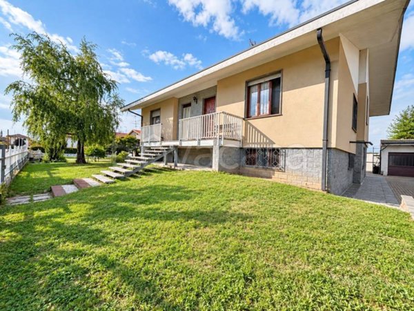 casa indipendente in vendita a Cameri