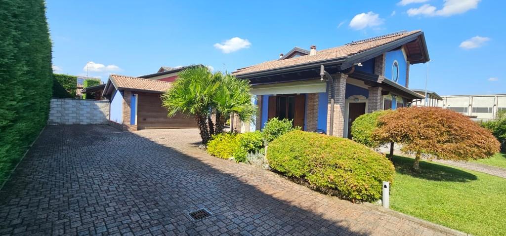 casa indipendente in vendita a Cameri