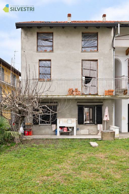 casa indipendente in vendita a Cameri