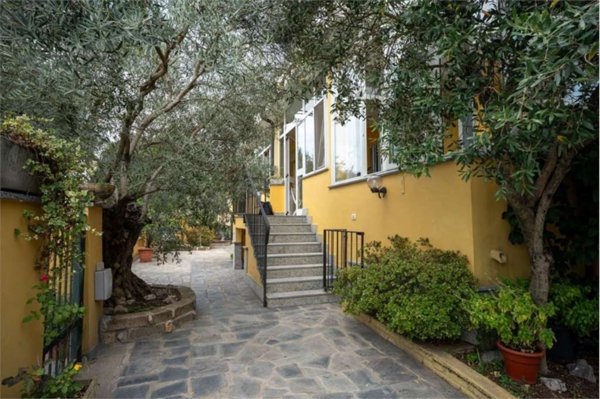 casa indipendente in vendita a Cameri in zona Nivellina