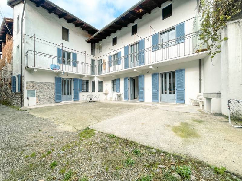 casa indipendente in vendita a Carpignano Sesia