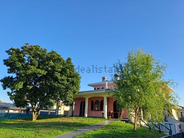 casa indipendente in vendita a Carpignano Sesia