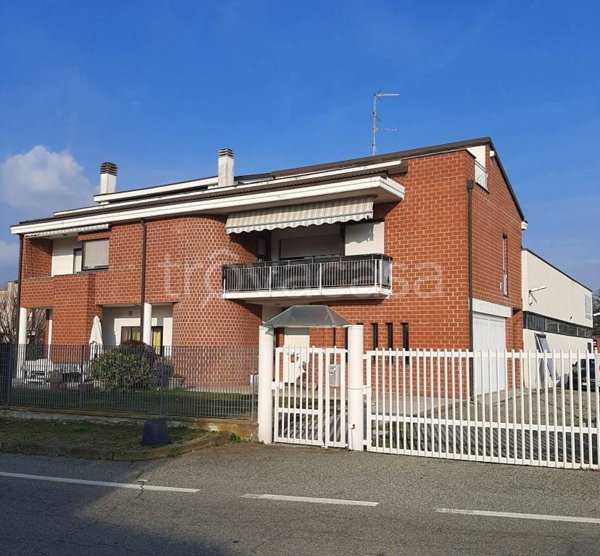 casa indipendente in vendita a Carpignano Sesia